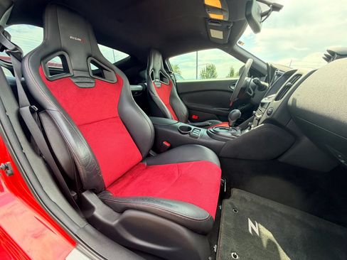 Used 2017 Nissan 370Z NISMO RWD image 19