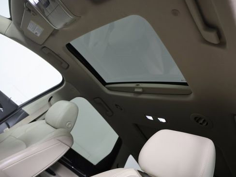 Used 2021 Buick Enclave Essence w/ Sound and Sites Package image 4