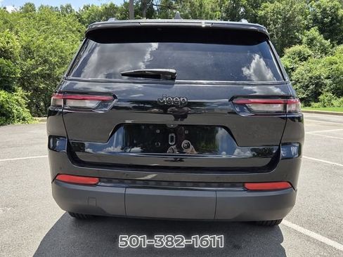 Used 2024 Jeep Grand Cherokee L Laredo RWD image 4