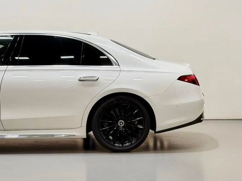 Used 2022 Mercedes-Benz S 500 4MATIC w/ AMG Line Package image 17