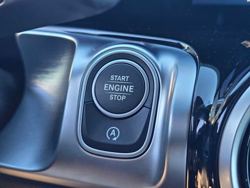 Used 2025 Mercedes-Benz GLB 250 GLB 250 image 35