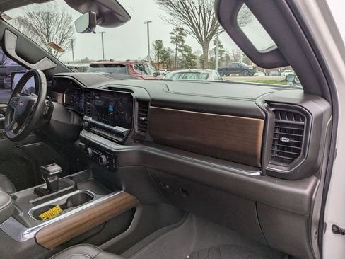 Used 2024 Chevrolet Silverado 1500 High Country w/ High Country Premium Package image 18