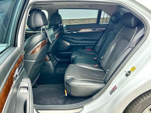 Used 2019 Genesis G90 5.0 Ultimate RWD image 13