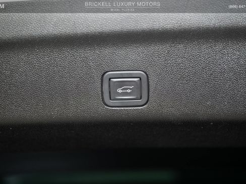 Used 2024 Cadillac Escalade ESV Luxury AWD/4WD image 15