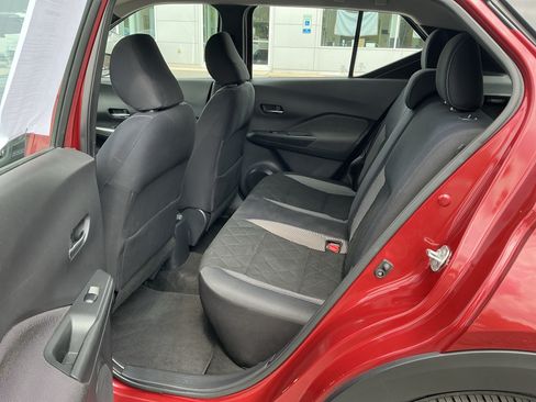Used 2018 Nissan Kicks SV FWD image 16