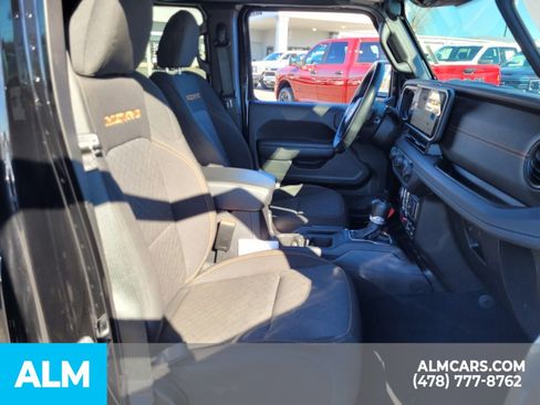 Used 2024 Jeep Gladiator Mojave image 16