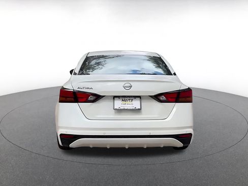 Used 2025 Nissan Altima 2.5 SV FWD image 12