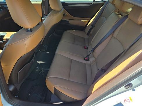 Used 2019 Lexus ES 350 Luxury w/ Premium Package image 14