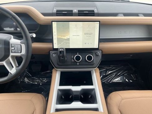New 2026 Land Rover Defender 130 X-Dynamic SE AWD/4WD image 17