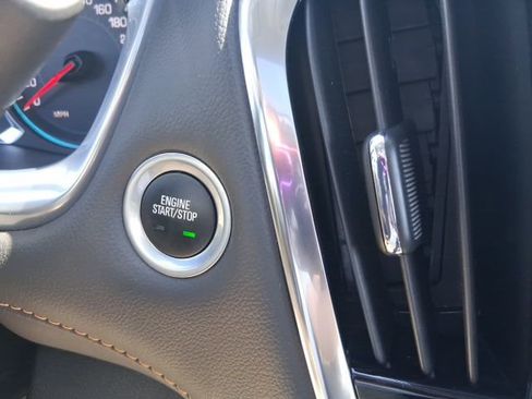 Used 2021 Chevrolet Traverse RS image 26