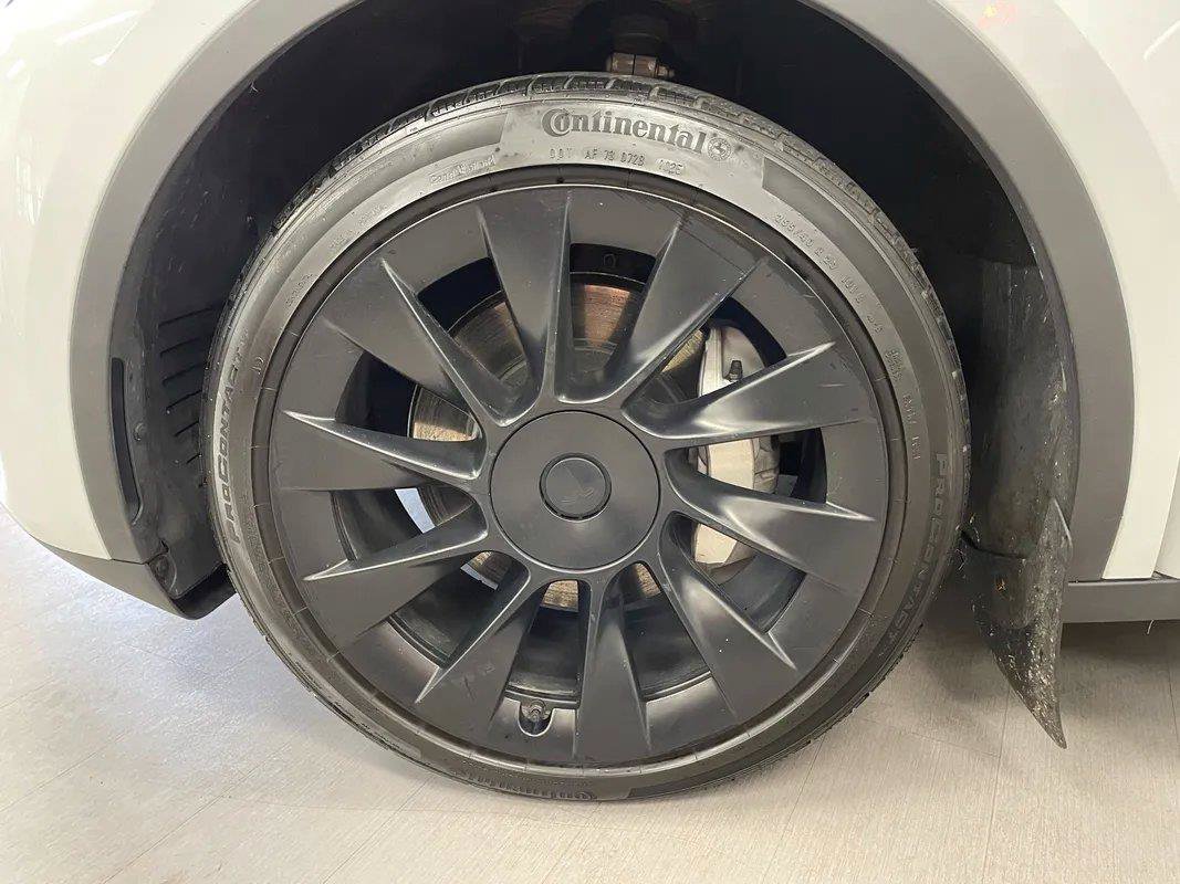Used 2023 Tesla Model Y AWD image 45