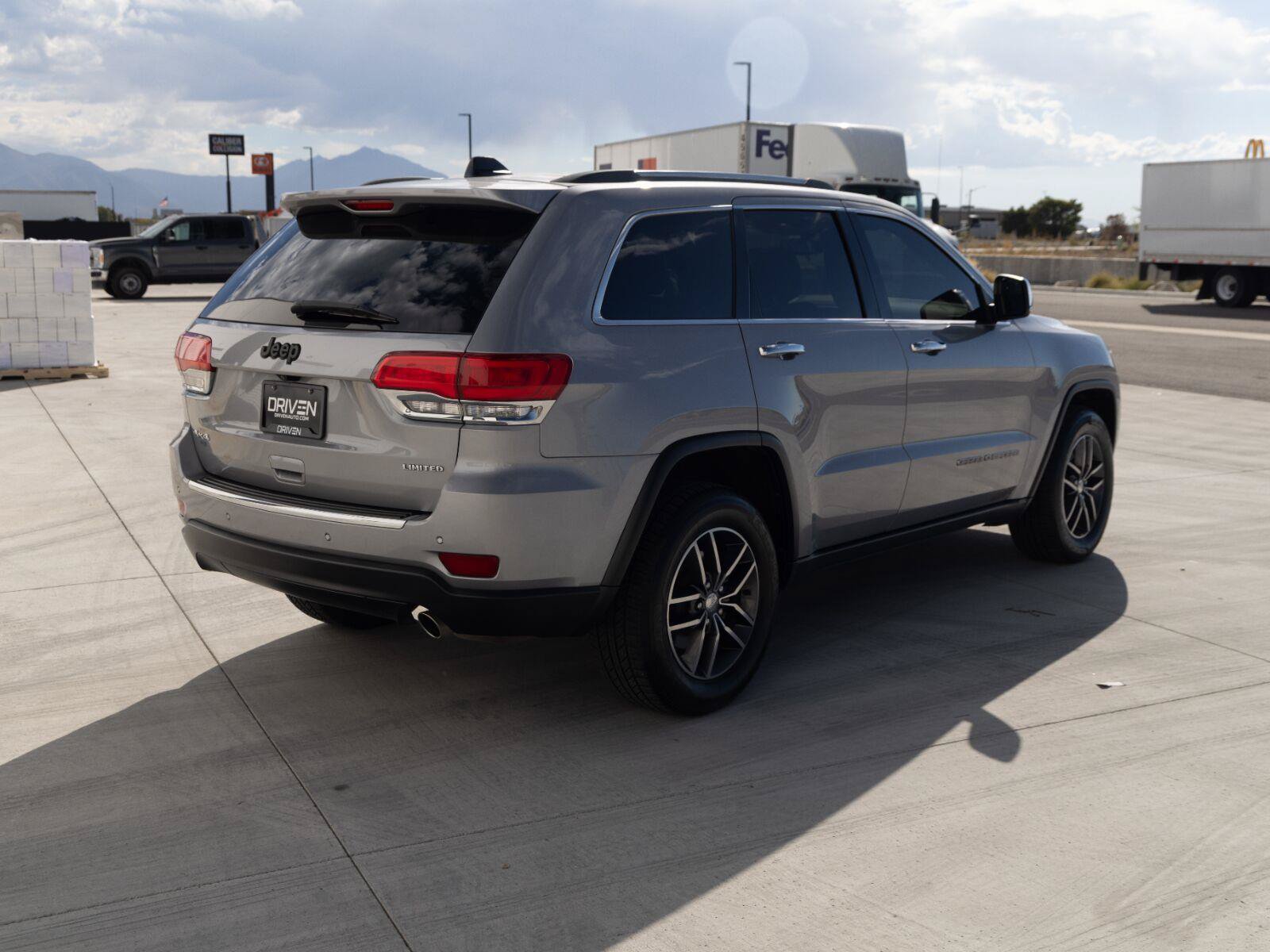 Used 2018 Jeep Grand Cherokee Limited w/ Luxury Group II AWD/4WD image 9