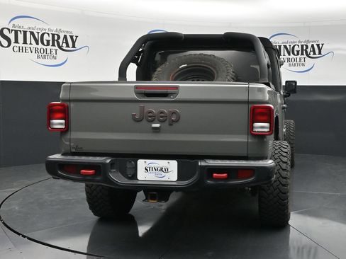 Used 2022 Jeep Gladiator Rubicon w/ Trailer Tow Package AWD/4WD image 8