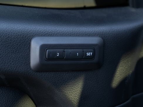 Used 2023 Nissan Titan PRO-4X w/ Pro-4x Convenience Package image 35