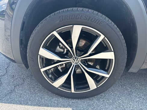 Certified 2025 Volkswagen Atlas SEL Premium R-Line AWD/4WD image 10