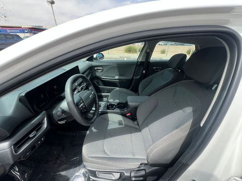 Used 2025 Kia K4 LXS image 27