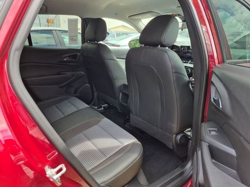 Used 2025 Chevrolet Trax LT w/ LT Convenience Package FWD image 27