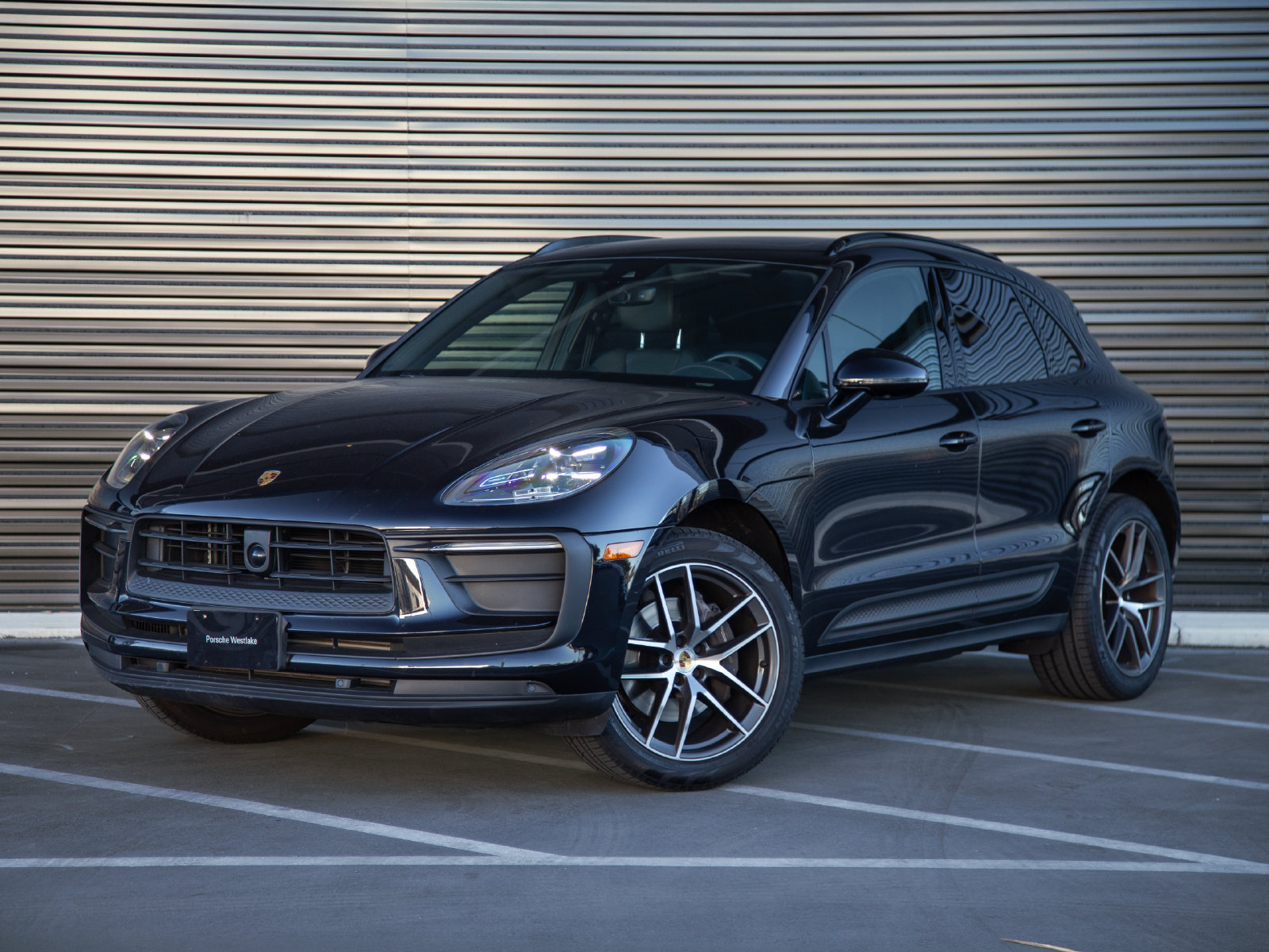 Certified 2023 Porsche Macan AWD/4WD image 1