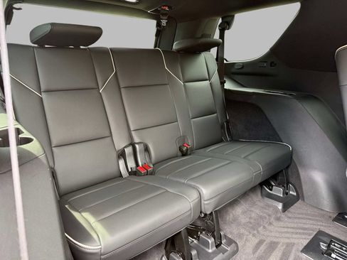 Used 2022 Cadillac Escalade Premium Luxury AWD/4WD image 16
