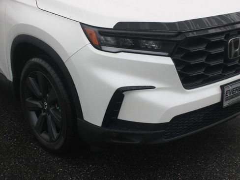 Used 2025 Honda Pilot Sport image 9