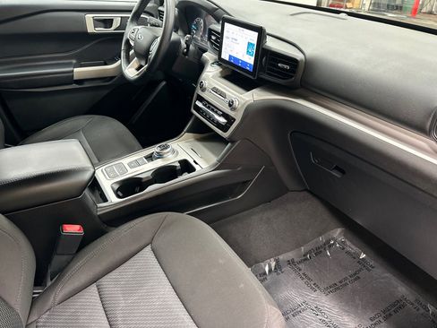Used 2023 Ford Explorer XLT image 22