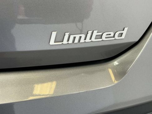 Used 2024 Hyundai Elantra Limited FWD image 11