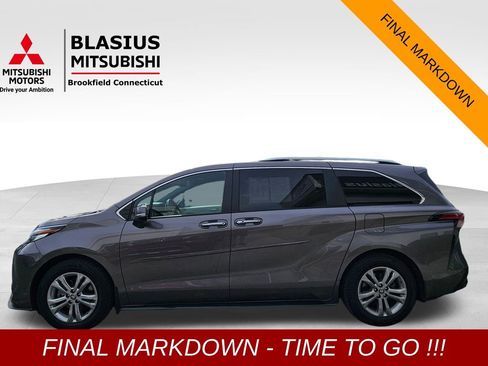 Used 2022 Toyota Sienna Platinum image 4