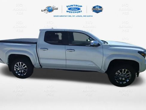 Used 2025 Toyota Tacoma Limited AWD/4WD image 58