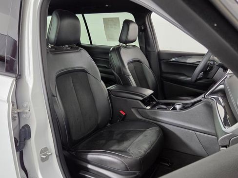 Used 2023 Jeep Grand Cherokee L Laredo image 37