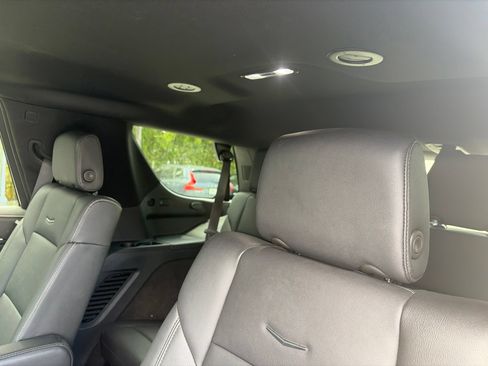 Used 2024 Cadillac Escalade Luxury AWD/4WD image 11