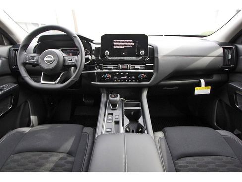 New 2025 Nissan Pathfinder SV image 9