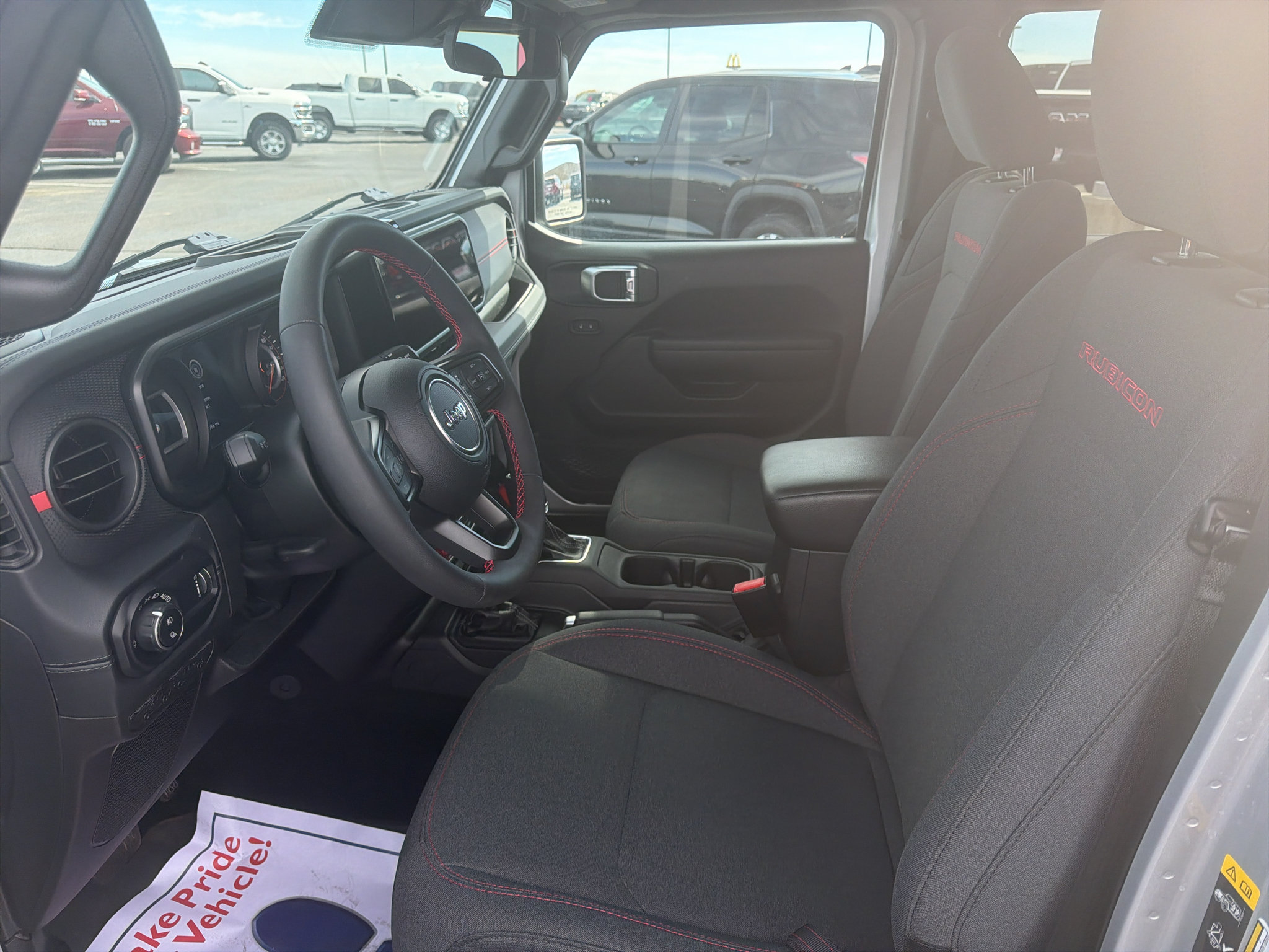 Used 2024 Jeep Gladiator Rubicon w/ Convenience Group AWD/4WD image 12