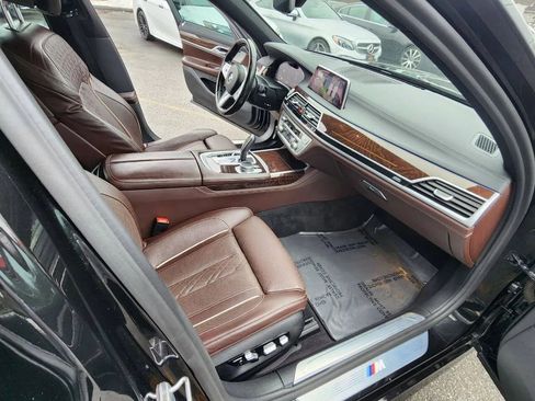Used 2020 BMW 750i xDrive w/ M Sport Package image 15