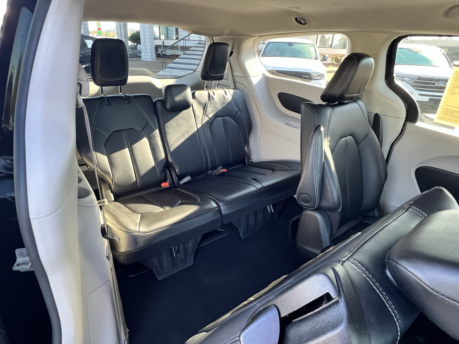 Used 2024 Chrysler Pacifica Limited FWD image 23