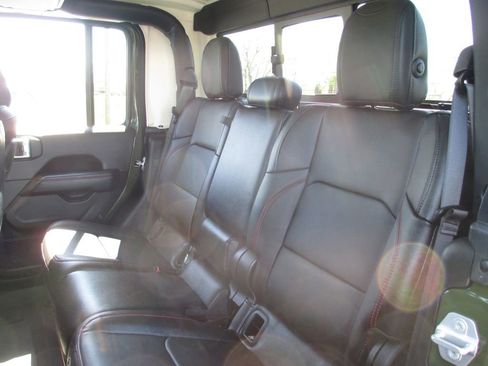 Used 2023 Jeep Gladiator Rubicon w/ Cold Weather Group image 19