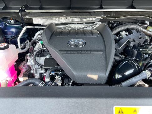 Used 2023 Toyota Highlander XSE AWD/4WD image 17