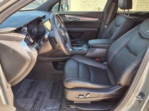Certified 2024 Cadillac XT6 Luxury image 19