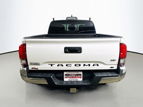 Used 2018 Toyota Tacoma SR5 image 6