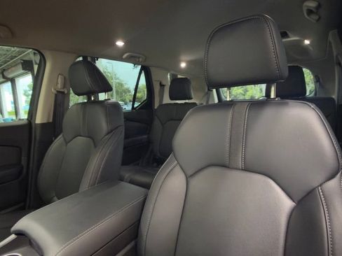 Used 2025 Honda Pilot EX-L image 10