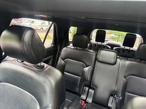 Used 2017 Ford Explorer XLT w/ Equipment Group 202A AWD/4WD image 26