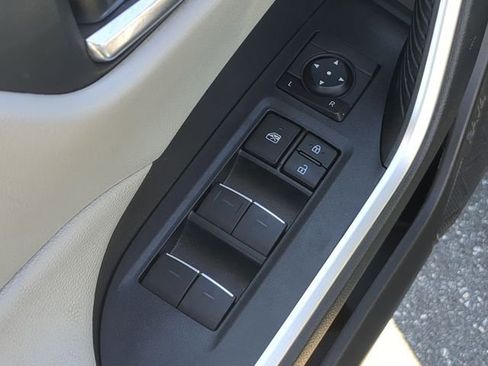 Used 2022 Toyota RAV4 XLE image 22