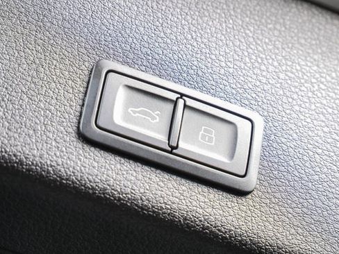 Used 2024 Audi Q8 e-tron Premium Plus image 29