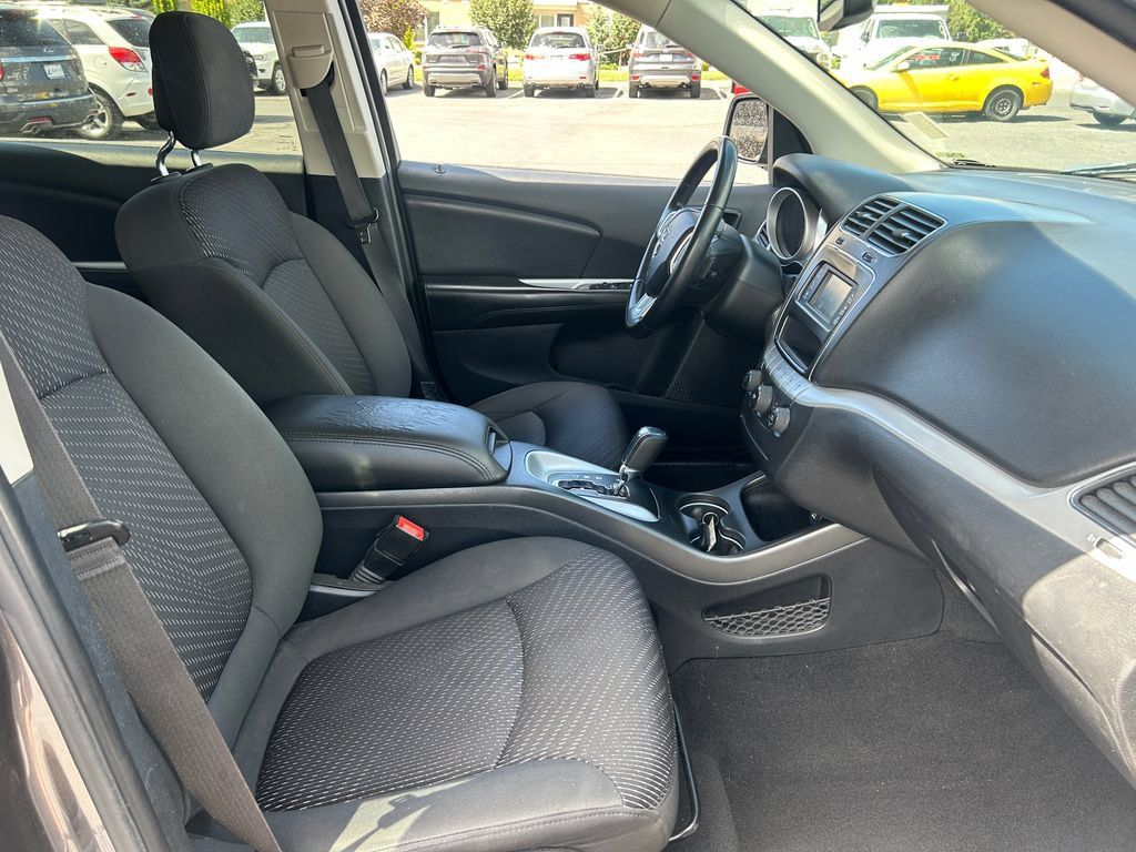 Used 2018 Dodge Journey SXT w/ Connectivity Group FWD image 37