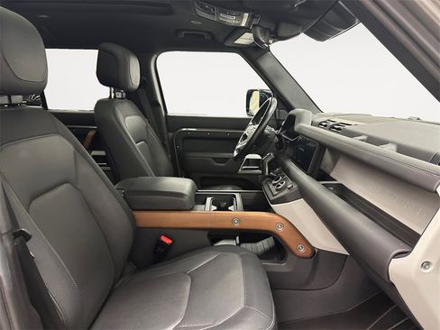 Used 2023 Land Rover Defender 110 X-Dynamic SE image 15