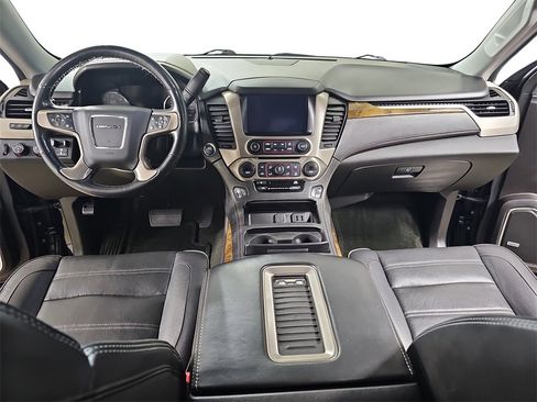 Used 2016 GMC Yukon XL Denali image 13
