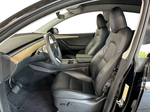 Certified 2023 Tesla Model Y AWD image 9