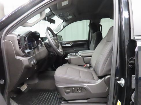 Used 2025 Chevrolet Silverado 1500 LT image 9