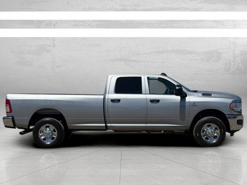 Used 2024 RAM 3500 Tradesman w/ Chrome Appearance Group AWD/4WD image 4