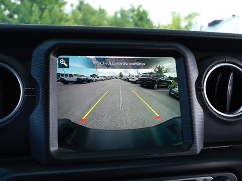 Used 2022 Jeep Gladiator Overland w/ Popular Equipment Package AWD/4WD image 17