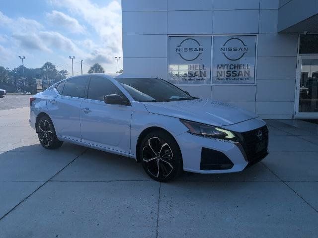 Certified 2025 Nissan Altima 2.5 SR w/ SR Premium Package AWD/4WD image 1